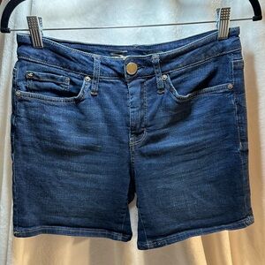 EUC- Seven Jean Shorts Size 10 Womens Weekend Short‎ Mid Rise Medium Wash Denim